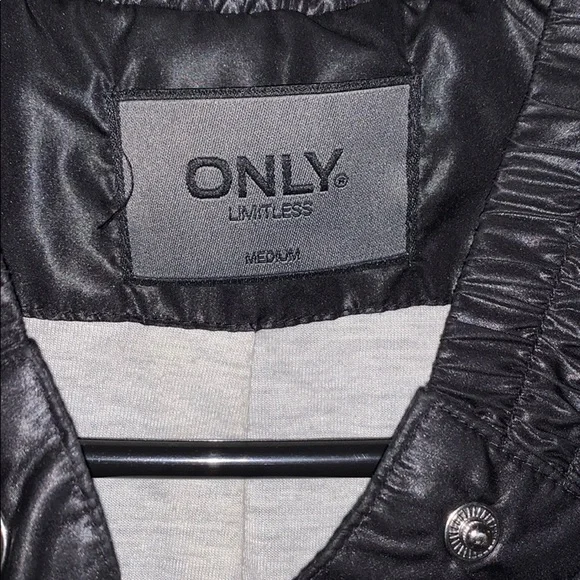 Polyester Only jacket​ - Picture 2 of 5